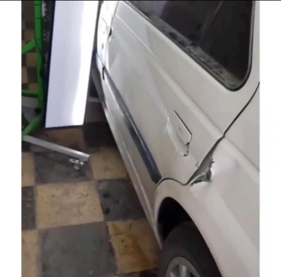 انجام صافکاری پی دی ار روی درب عقب و گلگیر و ترمیم پارگی بدنه با دستگاهco2 و در پایان انجام لیسه گیری